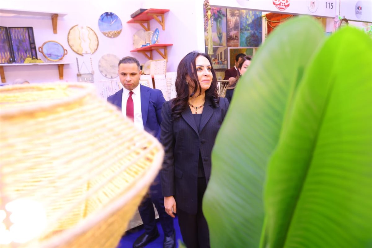 وزيرة التضامن ووزيرة الأسرة التركية تتفقدان معرض 