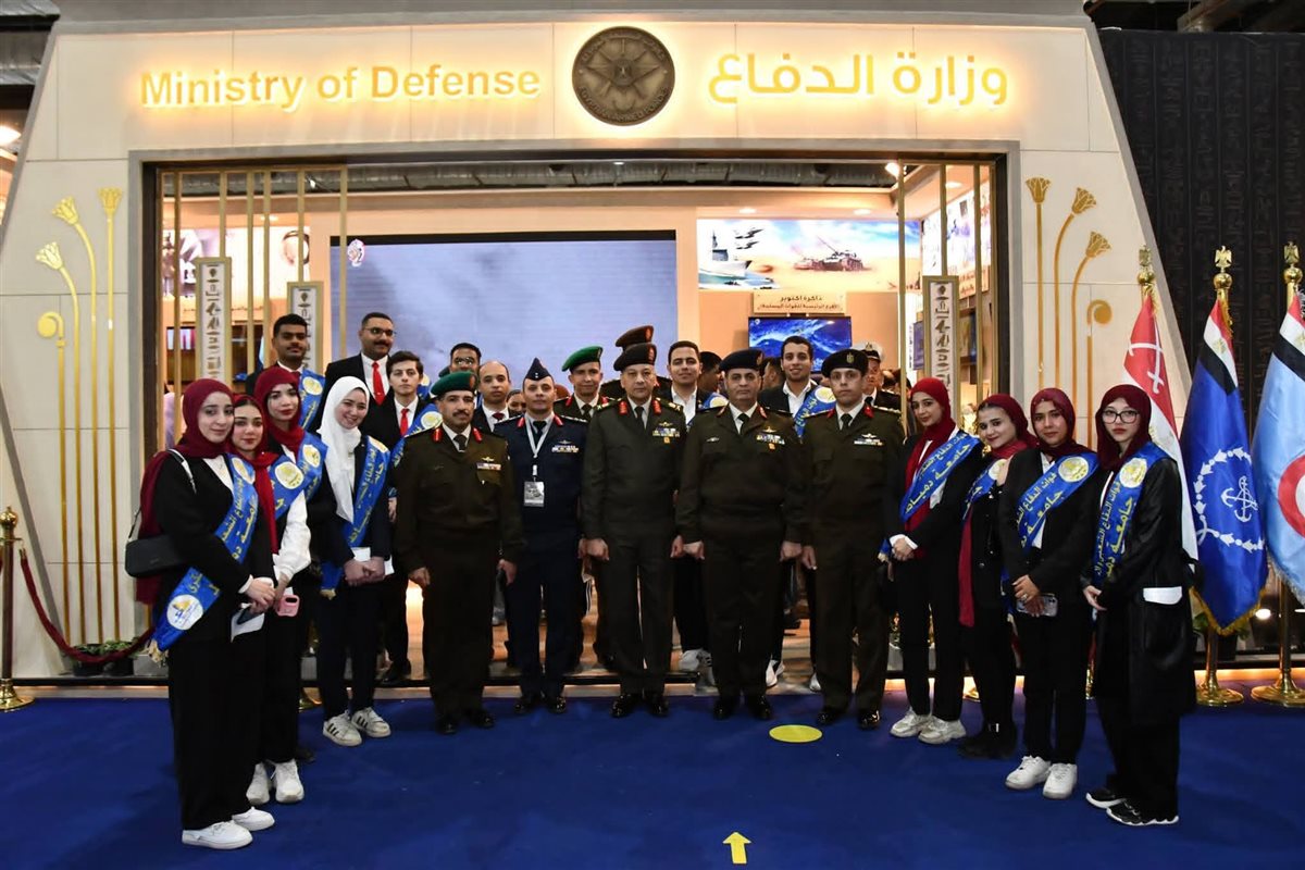 جامعة دمياط تنظم زيارة &nbsp;إلى جناح وزارة الدفاع المشارك في فعاليات معرض القاهرة الدولي للكتاب