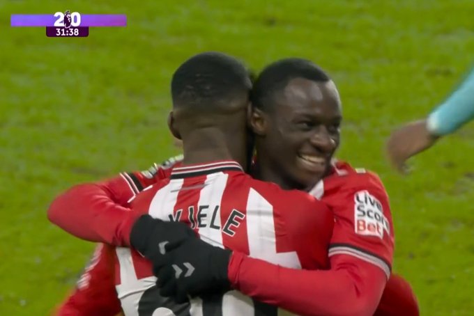 حبيب ديارا يسجل هدفي سندرلاند أمام بيرنلي، فيتو