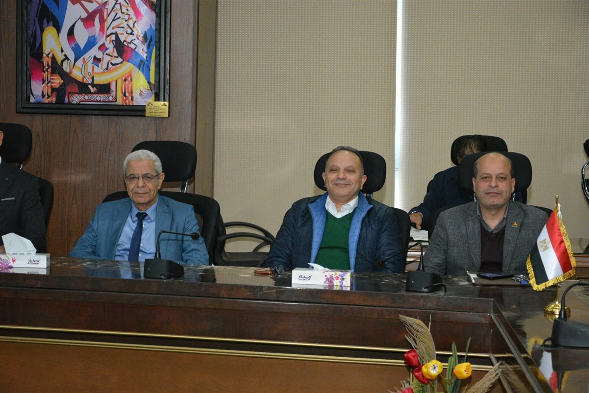 اجتماع مجلس العمداء لجامعة دمياط