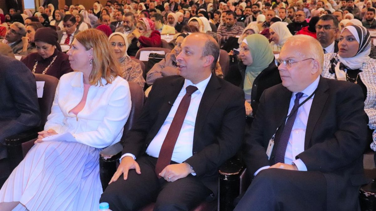حسام صلاح مراد عميد كلية طب قصر العيني وزيرة الرعاية الصحية السويدية