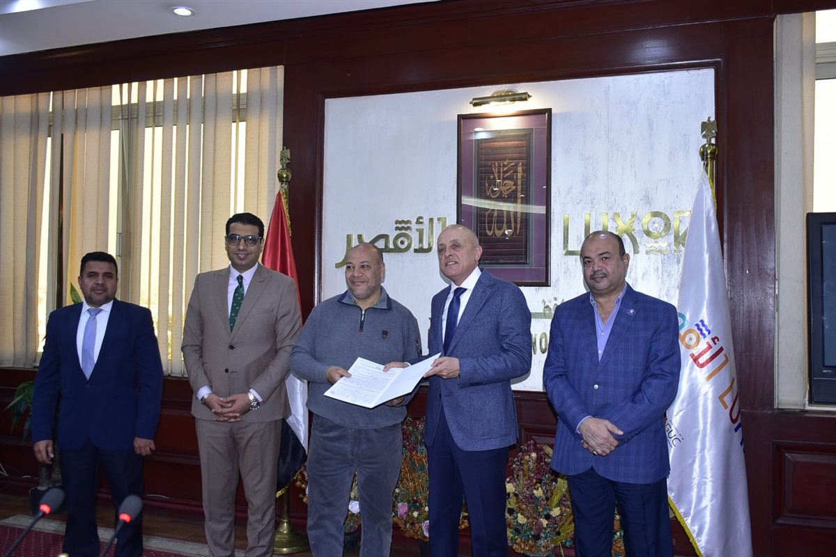 محافظ الأقصر يسلم 60 وحدة بإسكان الطود الاجتماعي
