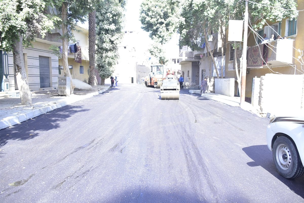 محافظ الأقصر يتفقد أعمال الرصف بمدينة أرمنت
