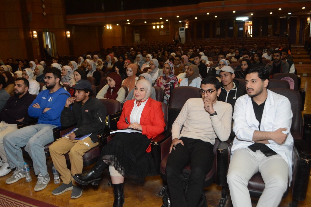 &nbsp;لقاء مفتوح لعميد كلية طب قصر العيني مع طلاب الكلية