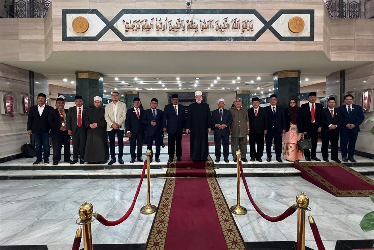 وكيل الأزهر يستقبل كبير وزراء «ملاكا الماليزية»