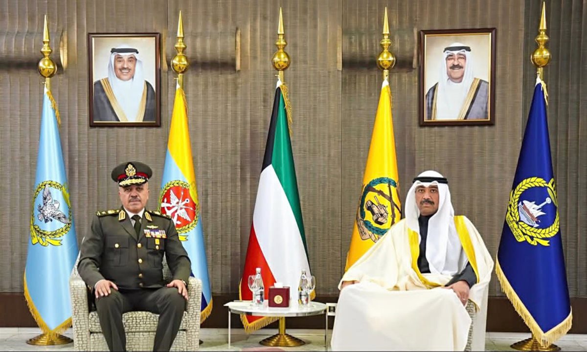 الفريق أحمد خليفة يعود إلى أرض الوطن عقب انتهاء زيارته الرسمية للكويت