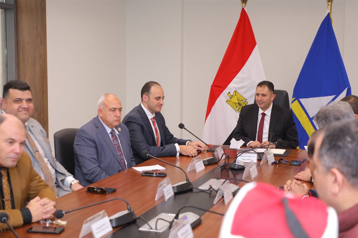 محافظ دمياط يجتمع مع رؤساء الوحدات المحلية للمراكز والمدن، لوضع النقاط على الحروف&nbsp;