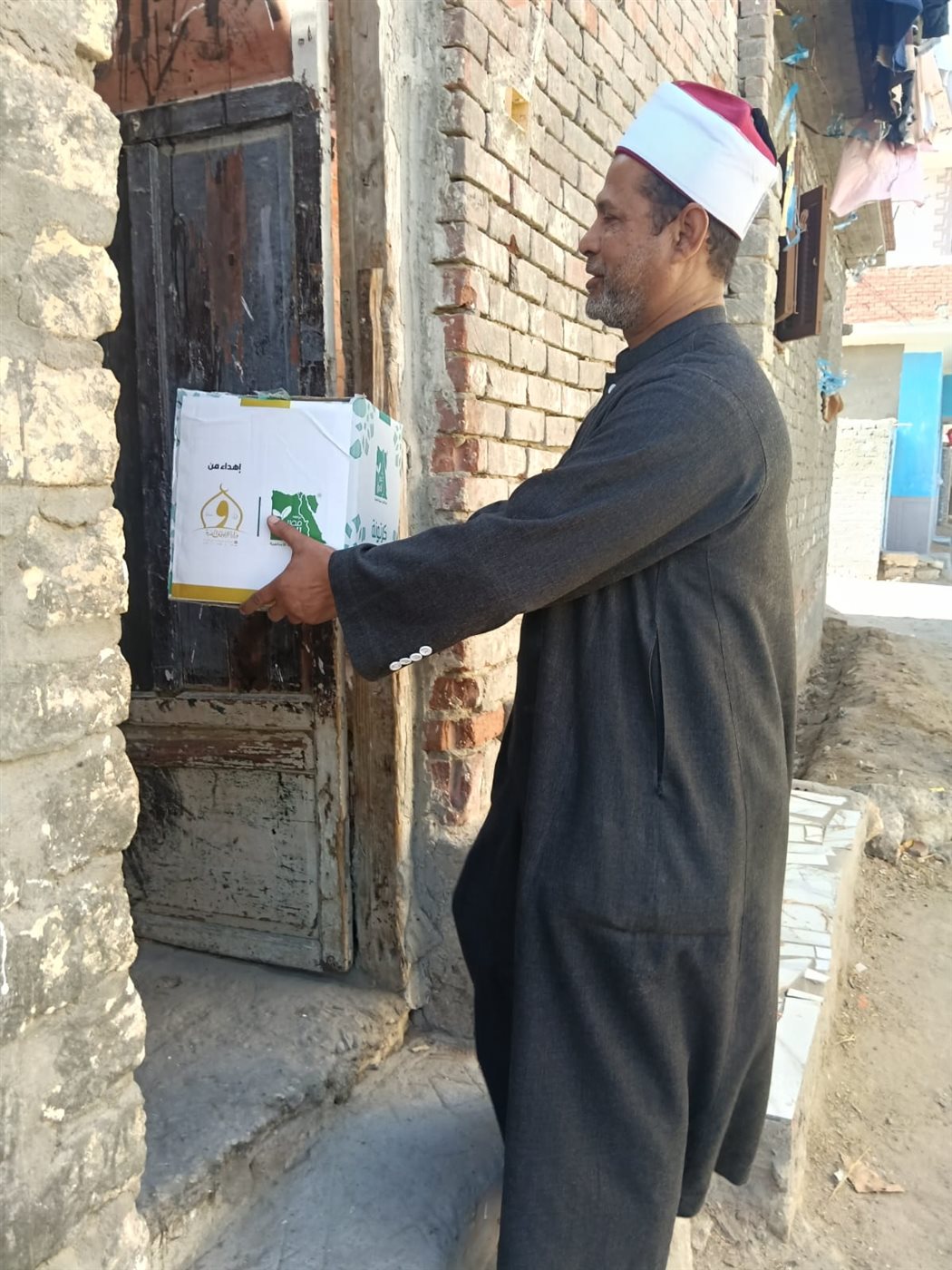 جانب من توزيع المساعدات، فيتو