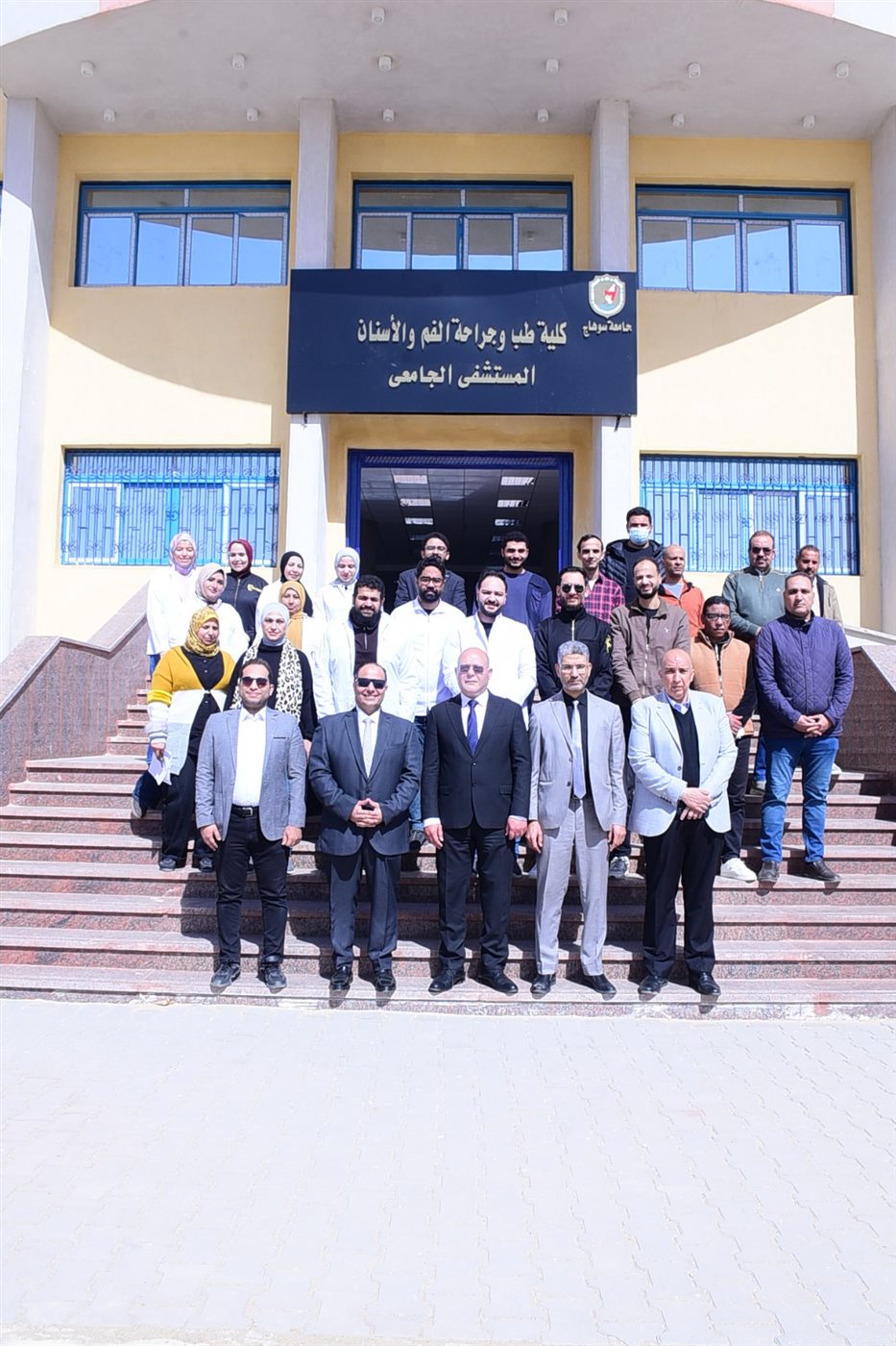 رئيس جامعة سوهاج يتفقد مستشفي جراحة الفم والأسنان