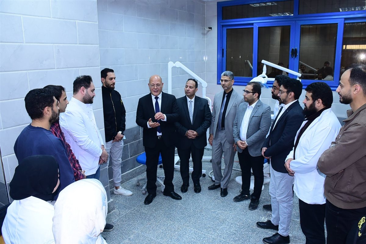 رئيس جامعة سوهاج يتفقد مستشفي جراحة الفم والأسنان