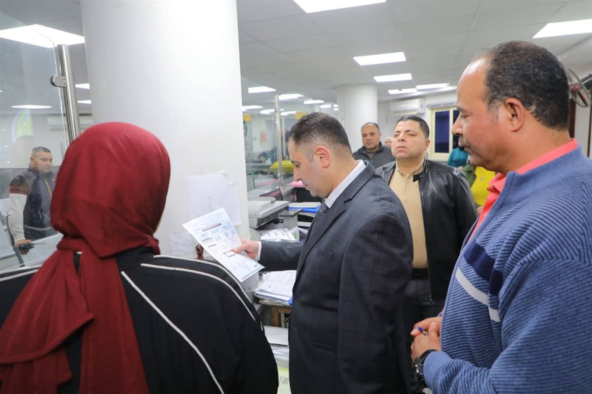 محافظ دمياط يتفقد المركز التكنولوجي لخدمة المواطنين