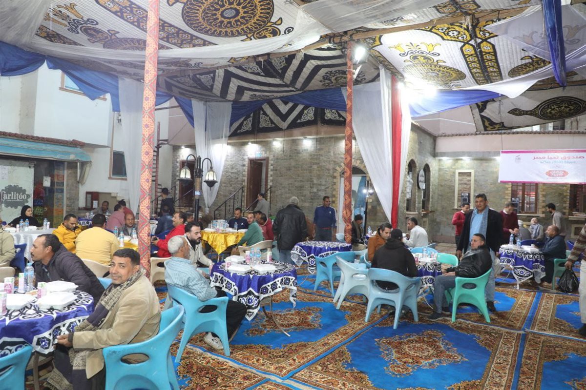 إفطار جماعي بمشاركة المحافظ والعاملين بقطاع تحسين البيئة احتفالًا بشهر رمضان،فيتو
