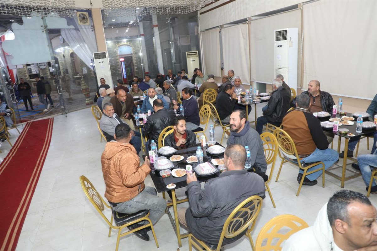 إفطار جماعي بمشاركة المحافظ والعاملين بقطاع تحسين البيئة احتفالًا بشهر رمضان،فيتو