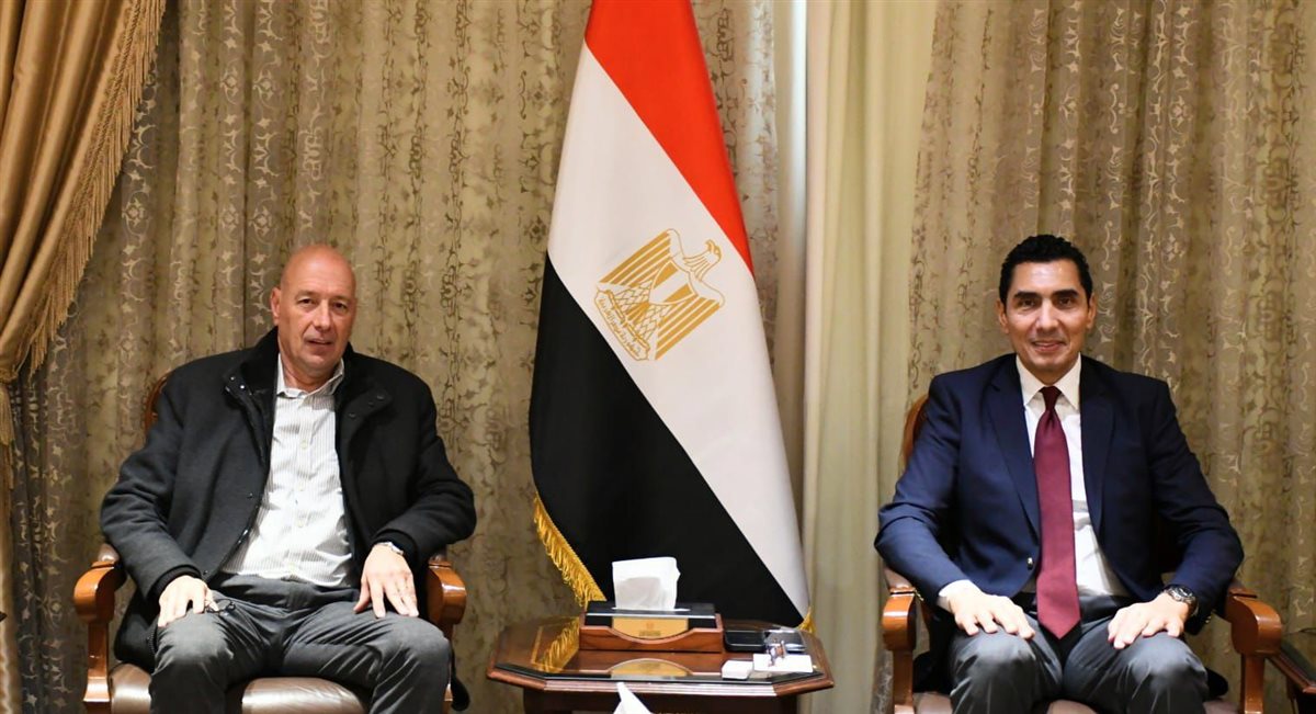 جوهر نبيل وشريف العريان رئيس اتحاد الخماسي الح