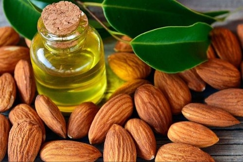 زيت اللوز الحلو