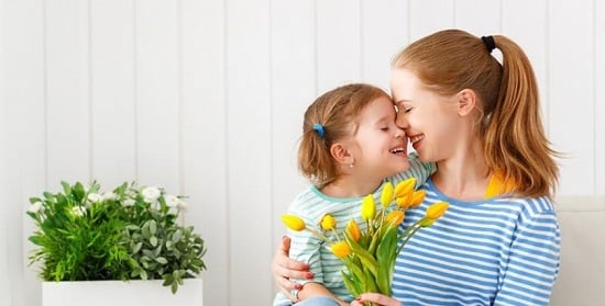 سلوكيات خاطئة تتبعها الأمهات مع الأطفال