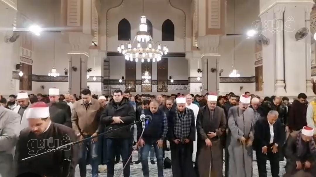 صلاة التراويح بمسجد الفتح بمدينة الزقازيق،فيتو
