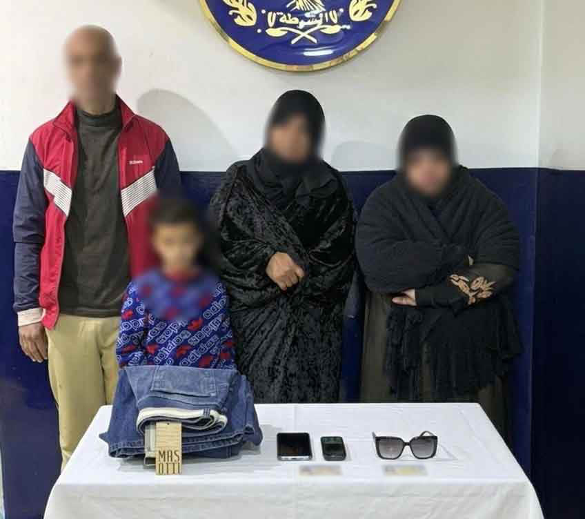 القبض على 3 أشخاص بصحبتهم صغير لسرقة بضائع من محل تجارى بدمياط