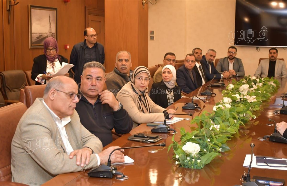 محافظ بورسعيد يتلقي رؤساء الأحياء ومدينة بورفؤاد ونوابهم، ڤيتو