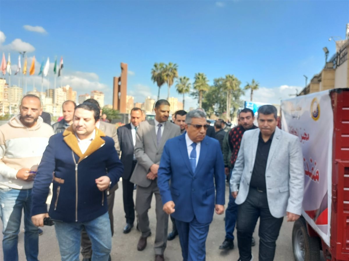 محافظ الدقهلية يتفقد المنافذ المتنقلة لتوزيع الخبز&nbsp;