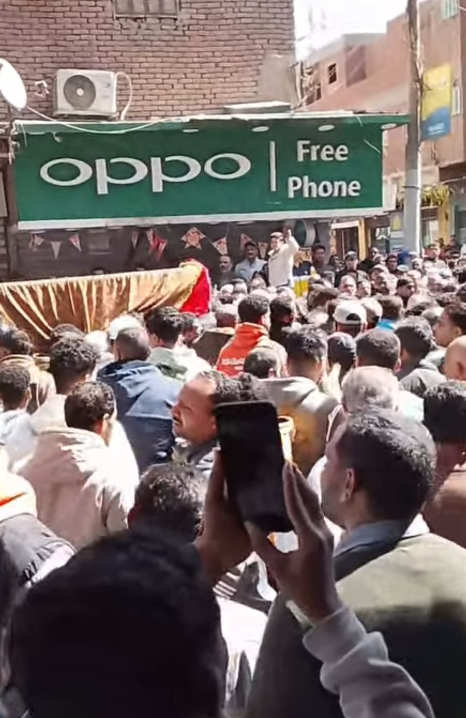 جانب من تشيع ضحايا الحادث، فيتو