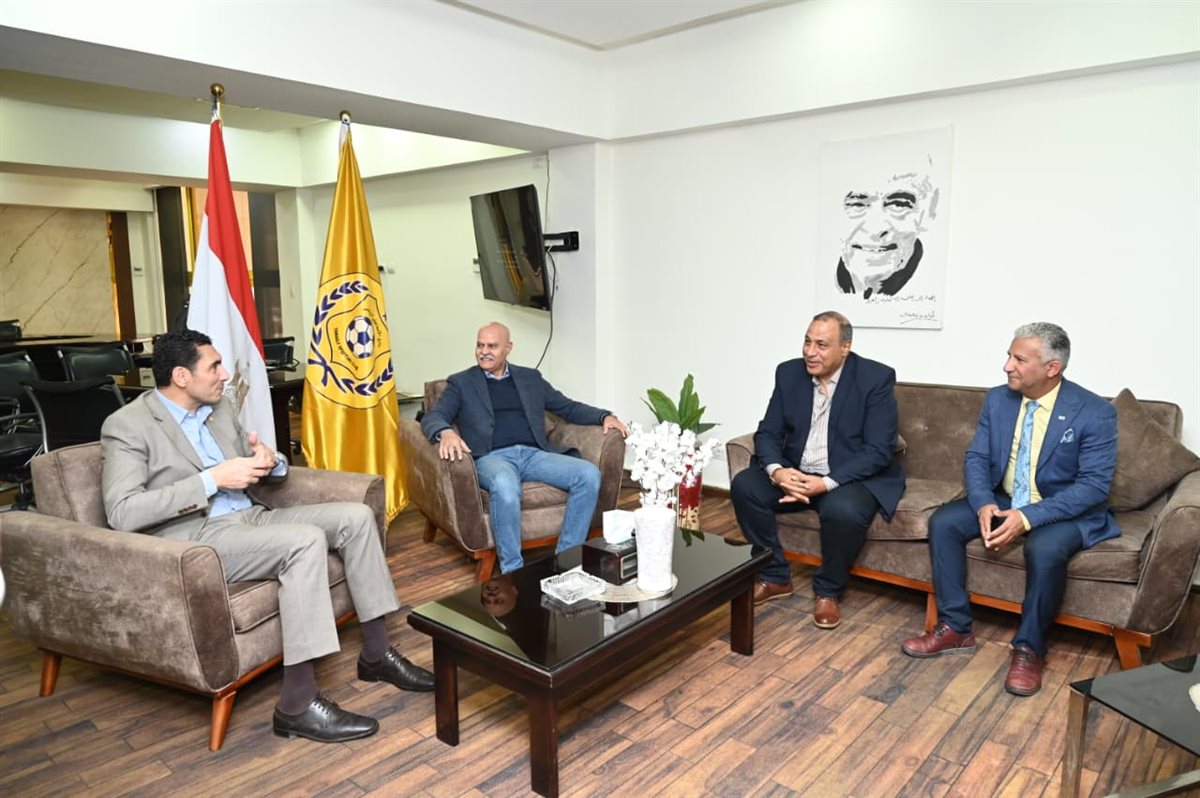 وزير الشباب والرياضة يلتقي مجلس إدارة الإسماعيلي والجهاز الفني للفريق&nbsp;