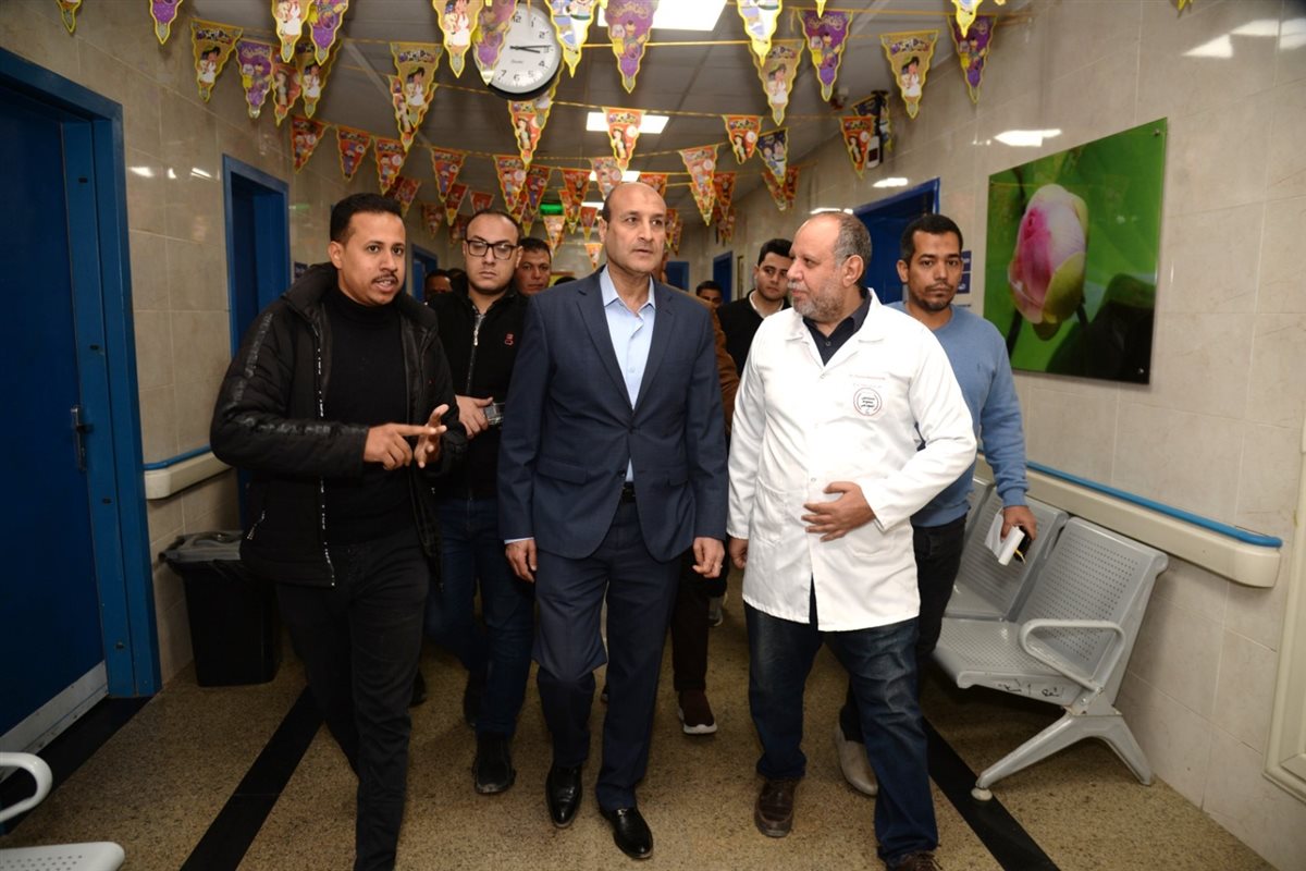 محافظ أسيوط في جولته بمستشفى منفلوط