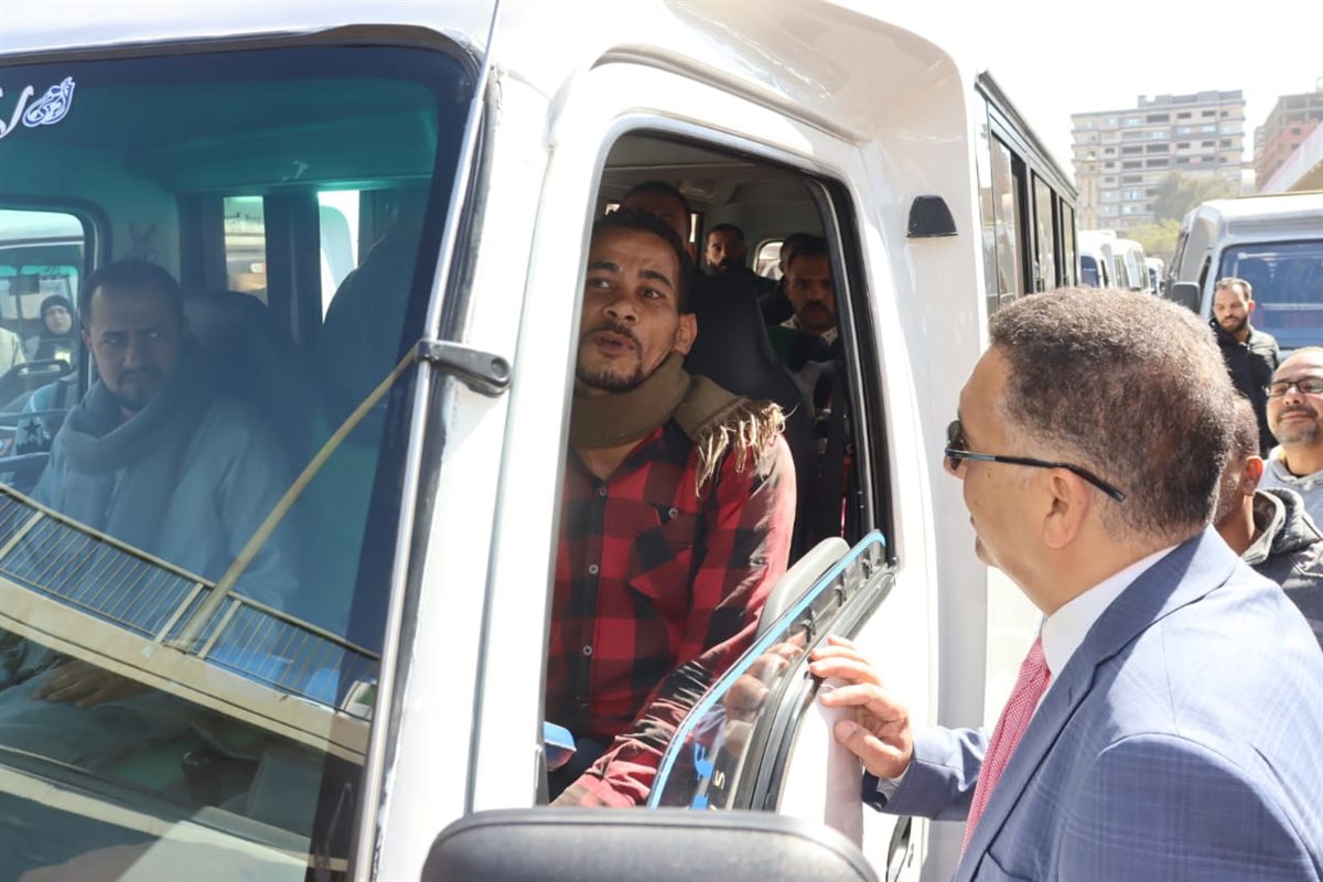 محافظ القليوبية خلال جولة لمتابعة الالتزام بالتعريفة، فيتو