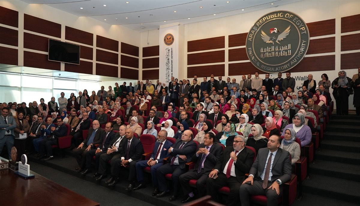 لقاء الدكتور إسلام عزام، رئيس <a href=