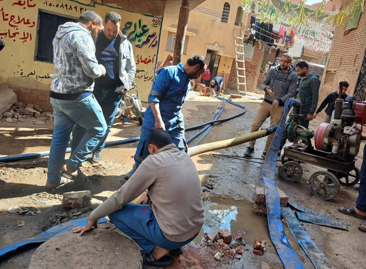 رئيس مياه السنطة يتابع إصلاح عطل الصرف الصحي بقرية الرجبية&nbsp;