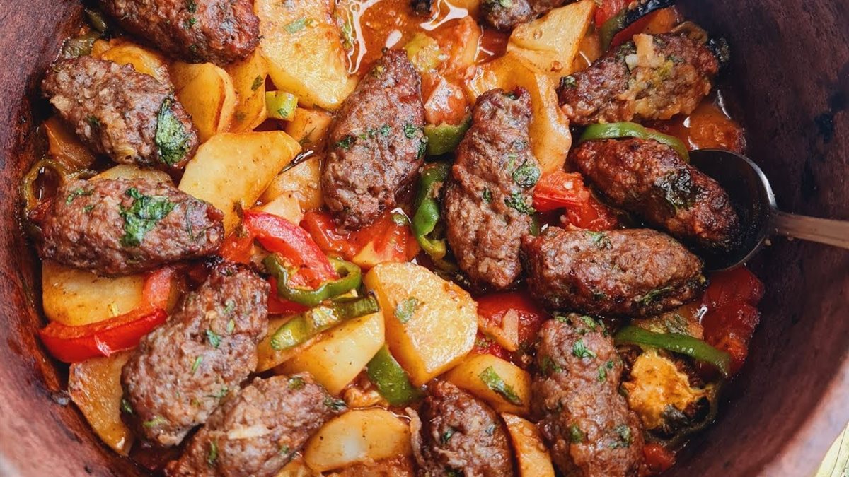 طريقة عمل صينية الكفتة بالبطاطس&nbsp;