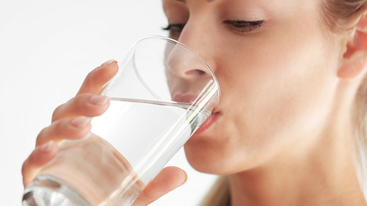 أضرار شرب الماء أثناء الوقوف&nbsp;