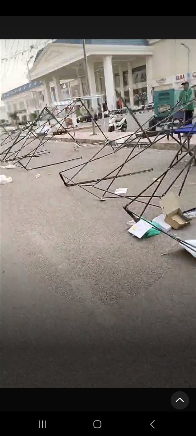 العاصفة التاربية تتسبب في تدمير بازار بالإسماعيلية، فيتو