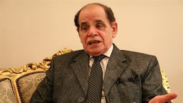 الدكتور <a href=