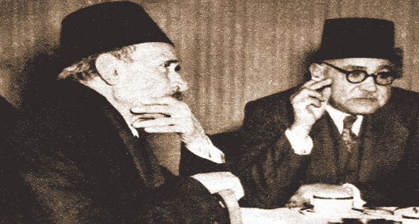 احمد حسن الزيات مع استاذ الجيل أحمد لطفى السيد