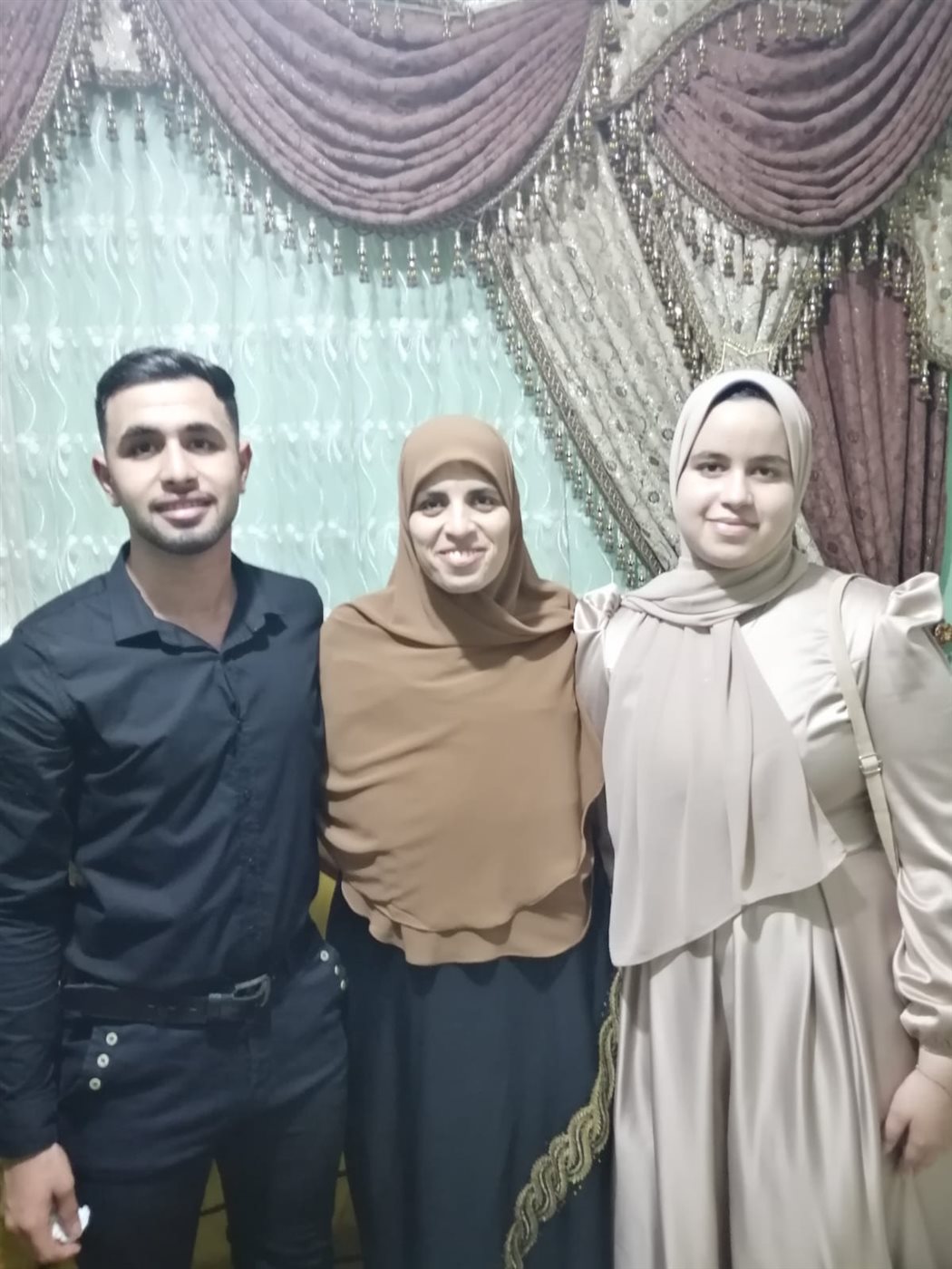 مريم الام المثالية مع ابنائها&nbsp;