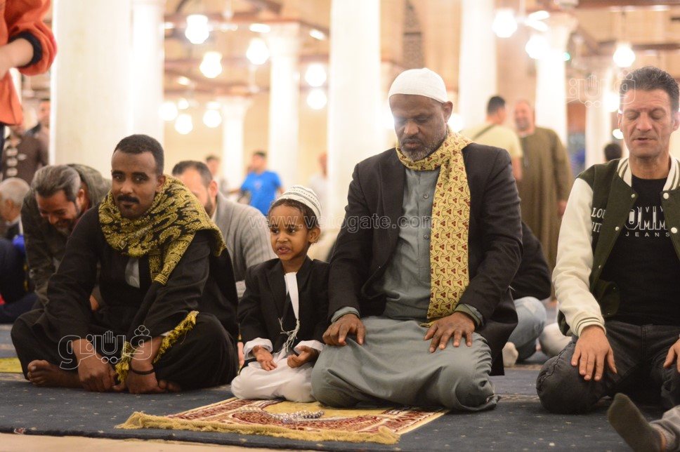 توافد المصلين علي مسجد عمرو بن العاص لأداء صلاة العيد (7)