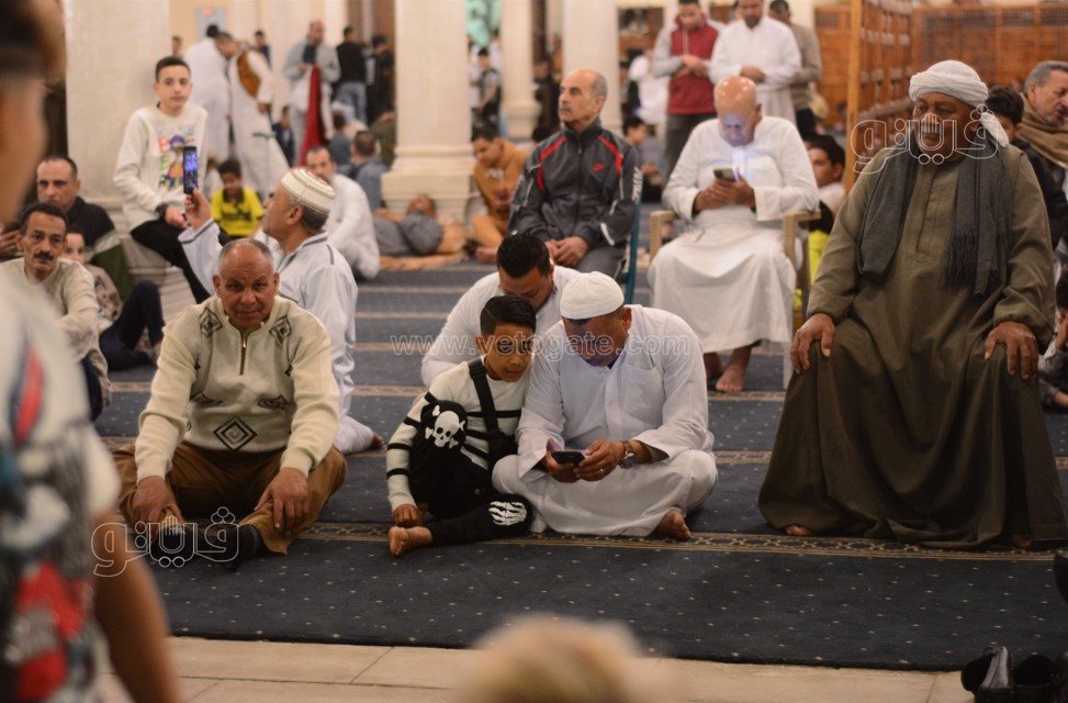 توافد المصلين علي مسجد عمرو بن العاص لأداء صلاة العيد (6)