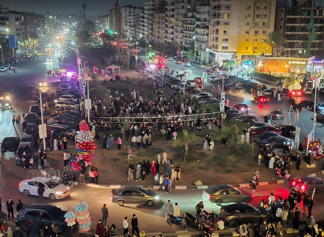 توافد مئات المصليين لمسجد الصديق بمصر الجديدة لأداء صلاة العيد (3)