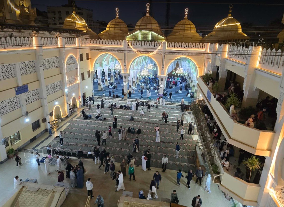 توافد مئات المصليين لمسجد الصديق بمصر الجديدة لأداء صلاة العيد (5)