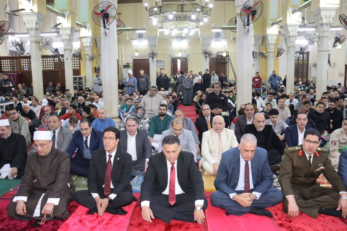 محافظ القليوبية خلال &nbsp;اداء صلاة العيد، فيتو&nbsp;