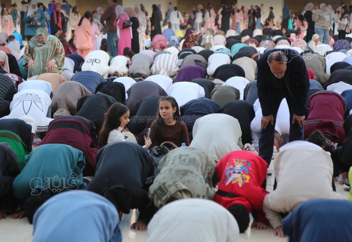 اختلاط النساء بالرجال أثناء صلاة عيد الفطر بمسجد الحاكم بأمر الله (1)
