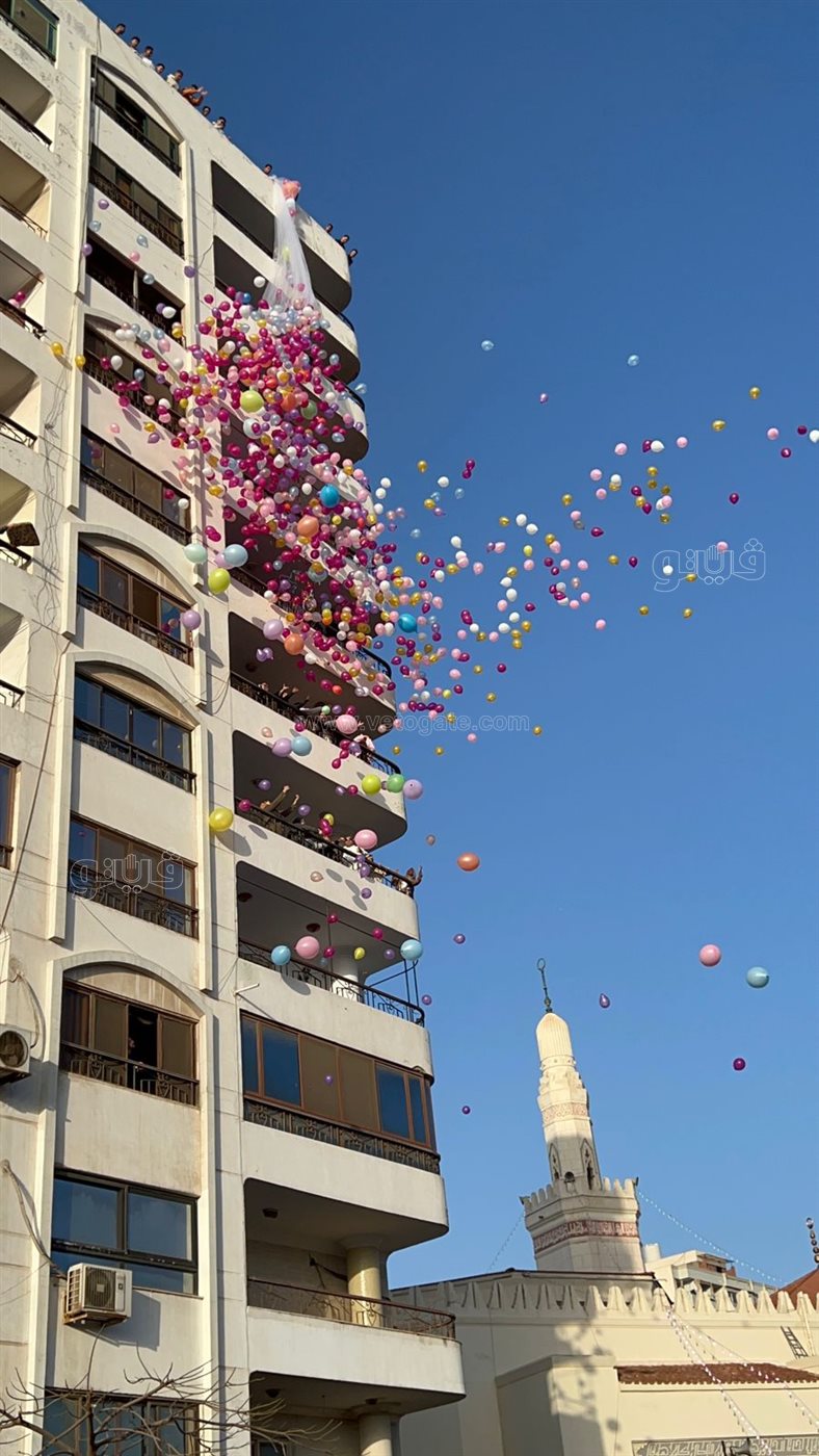 أهالي بورفؤاد يطلقون شلال بالونات على الأطفال، ڤيتو