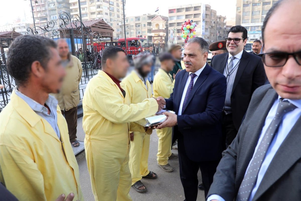فرحة العيد لا تكتمل إلا مع الجميع: الأشموني يشارك المرضى والأيتام والعمال فرحتهم،فيتو