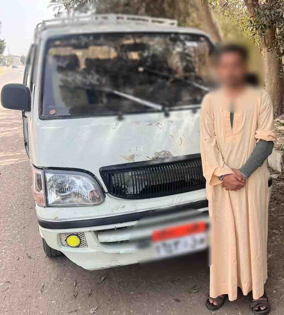 الأمن يكشف تفاصيل اصطدام ميكروباص بمواطن في سوهاج وضبط السائق الهارب