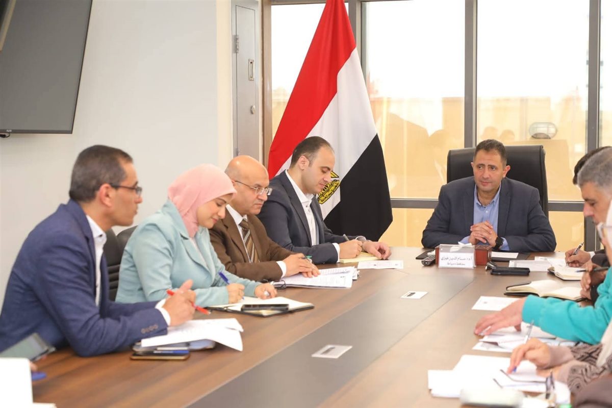 محافظ دمياط يتابع مستجدات ملف تقنين أراضي الدولة