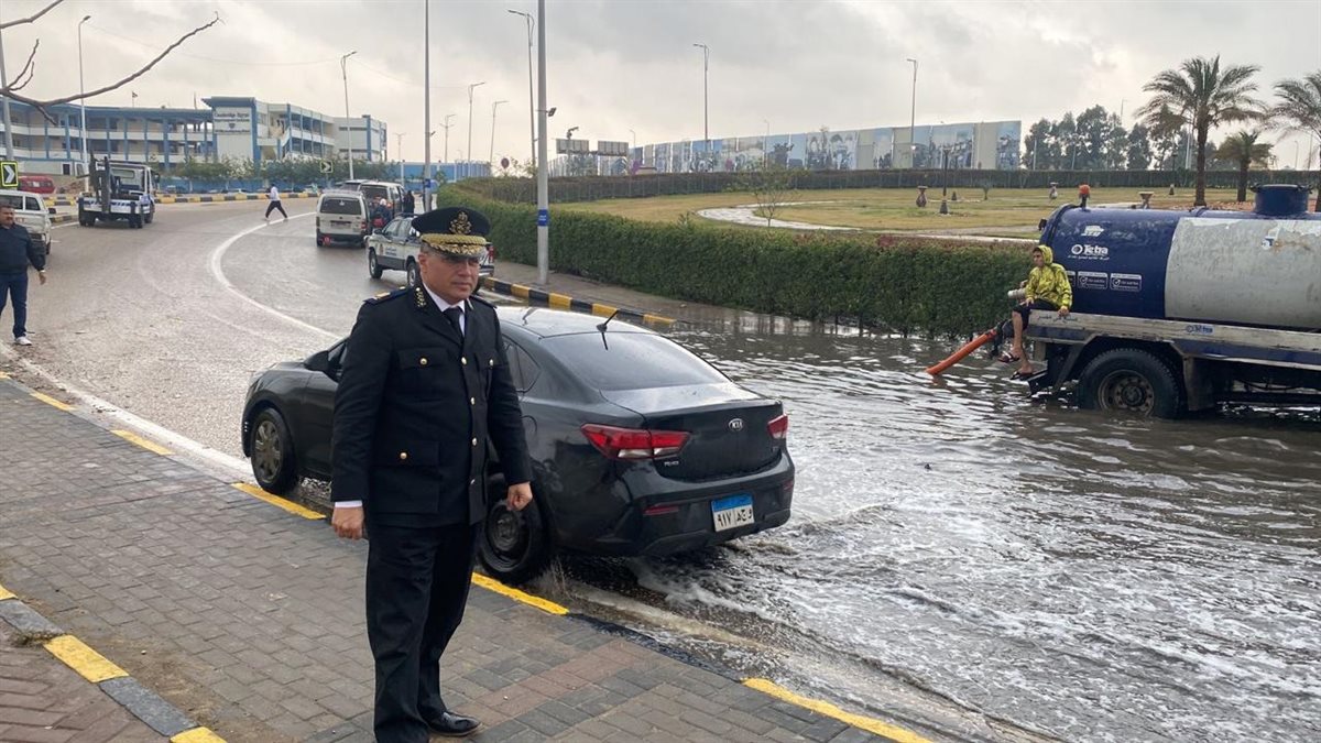 المرور تدفع &nbsp;بسيارات الإغاثة المرورية، الأوناش لمواجهة &nbsp;الأمطار الغزيرة على الطرق&nbsp;