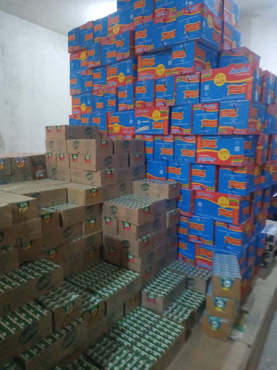 ضبط 2800 كيس إندومي مجهول المصدر و375 كجم رنجة فاسدة بالغربية