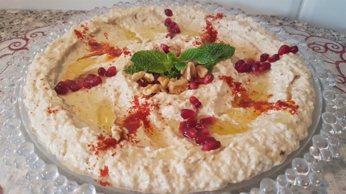 طريقة عمل سلطة الباذنجان باللبنة&nbsp;