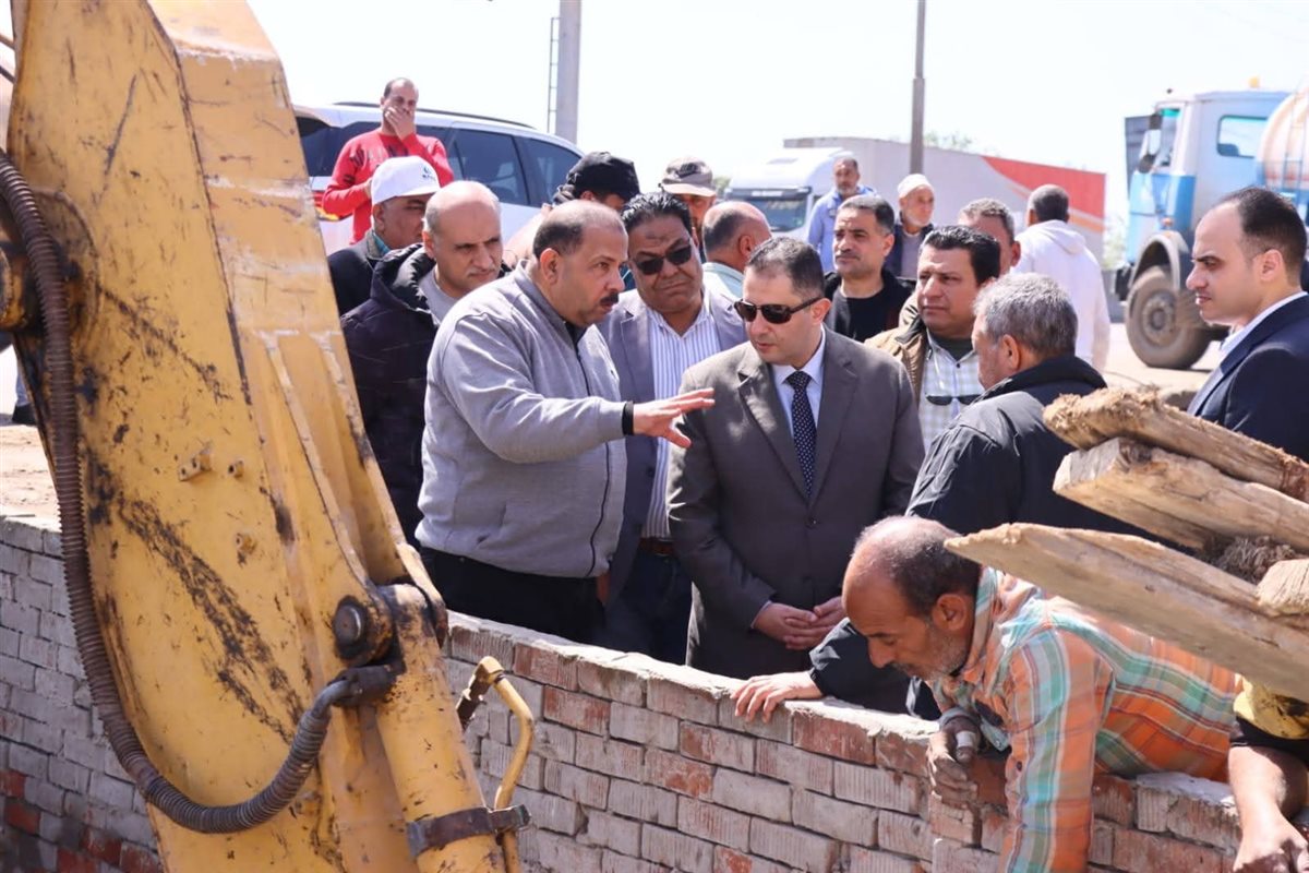 محافظ دمياط يتابع إصلاح كسر بخط مياه رئيسي في كفر سعد